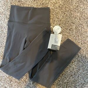 Vuori studio pocket leggings XXS - oregano
NWT